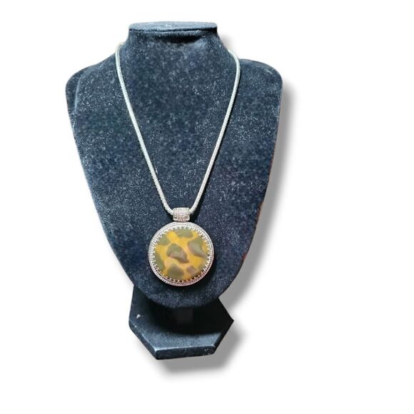 Vintage Tortoise Shell Aura Pendant Necklace - Picture 10 of 12